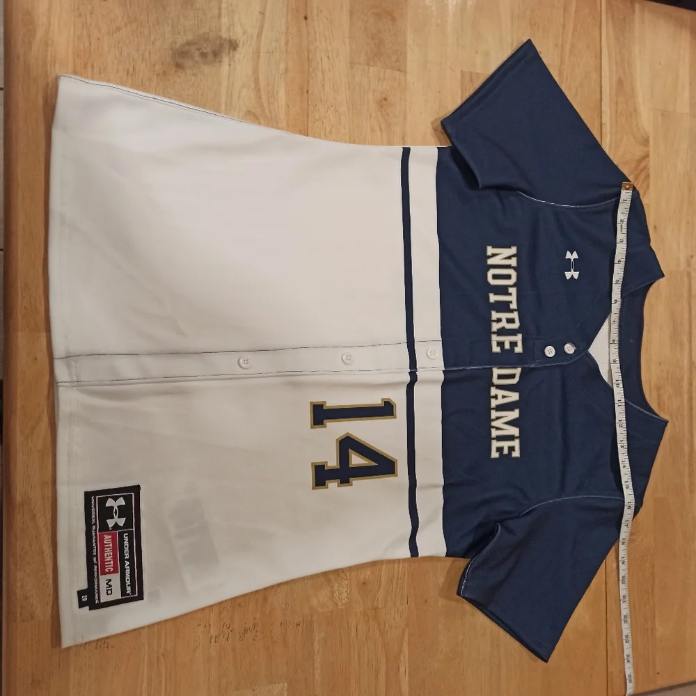 Under armour women's Short sleeve bottom down shirt. Size medium - Picture 11 of 11